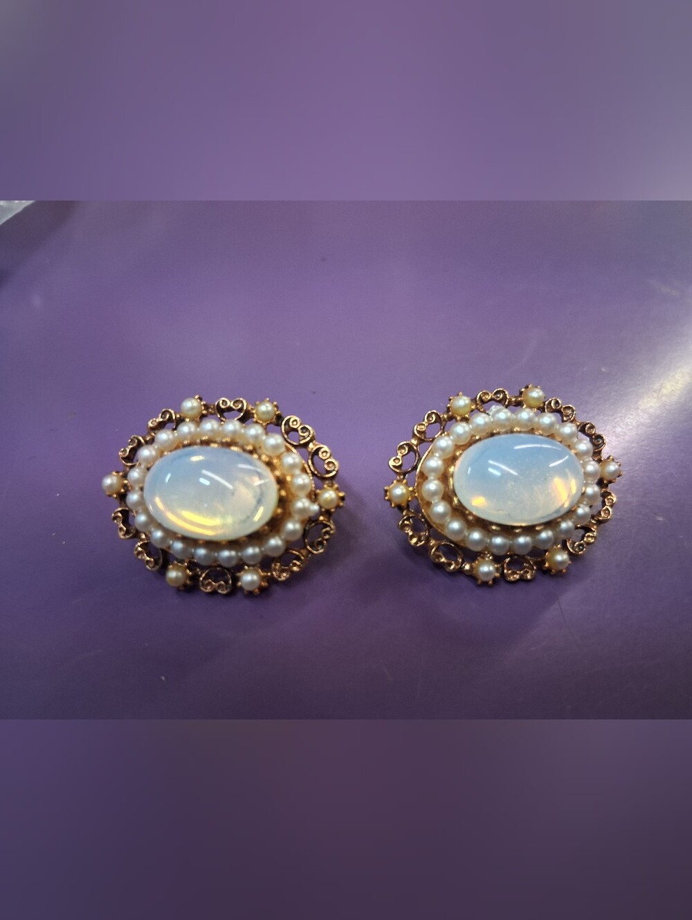 Vintage Florenza Hollywood Regency Goldtone Faux Pearl Clip On Earrings
